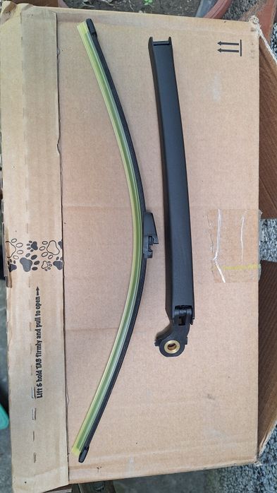 Продавам комплект задна чистачка и рамо за Фолксваген Тоаран 2007 г.