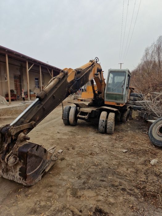 Hunday ekskvator sotiladi