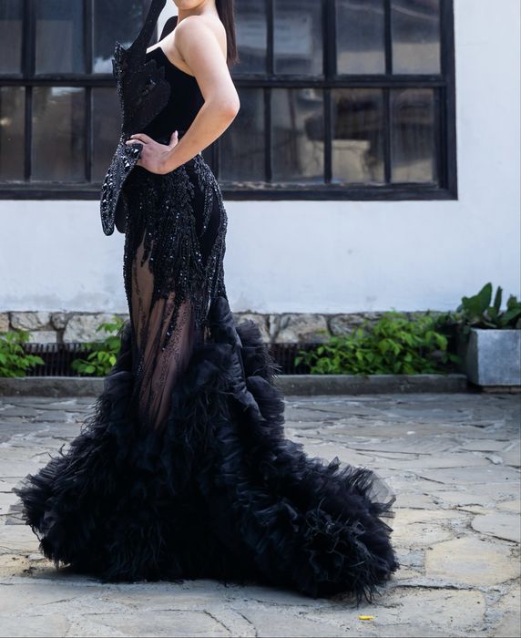 Черна бална рокля с пеперуда на дизайнера Стоян Радичев