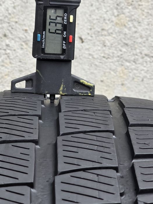 Vând două anvelope de iarna pirelli 305 30 21  dot 2821