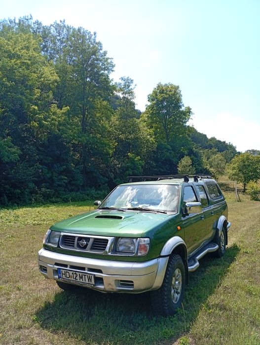Vând Nissan Navara
