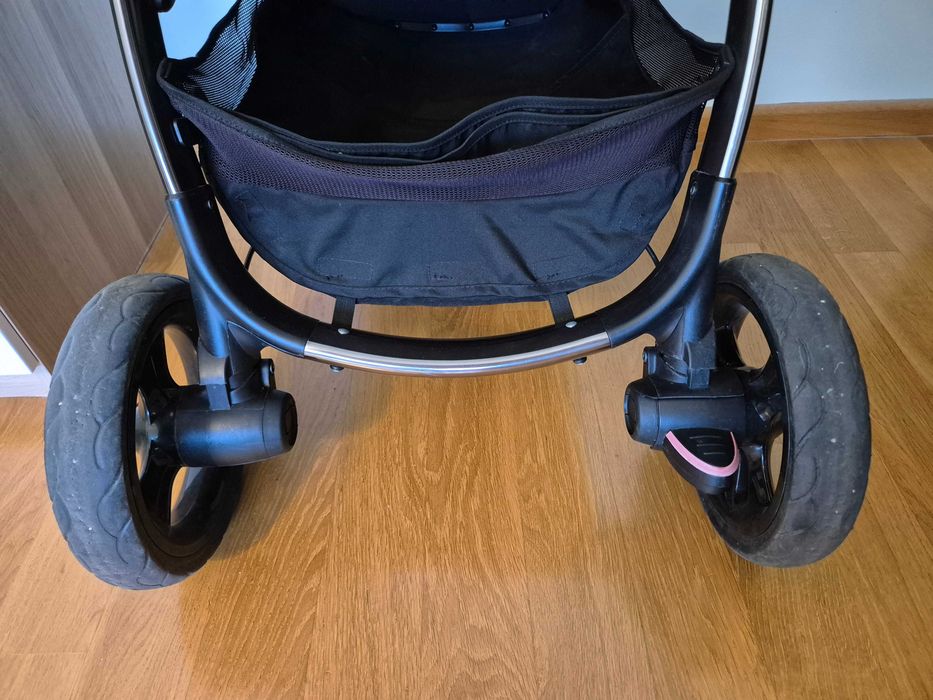 Бебешка количка Mamas & Papas Ocarro Onyx + кош и зимно чувалче