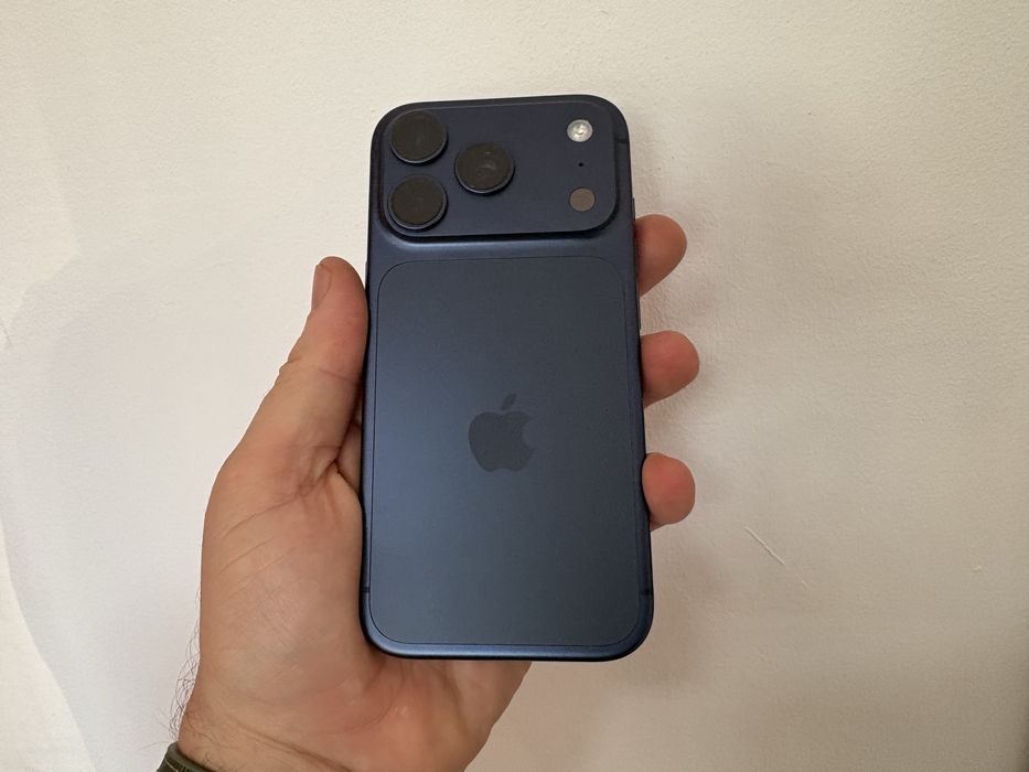 Iphone 17 Pro , Blue, modelul cu E-sim, pentru piese