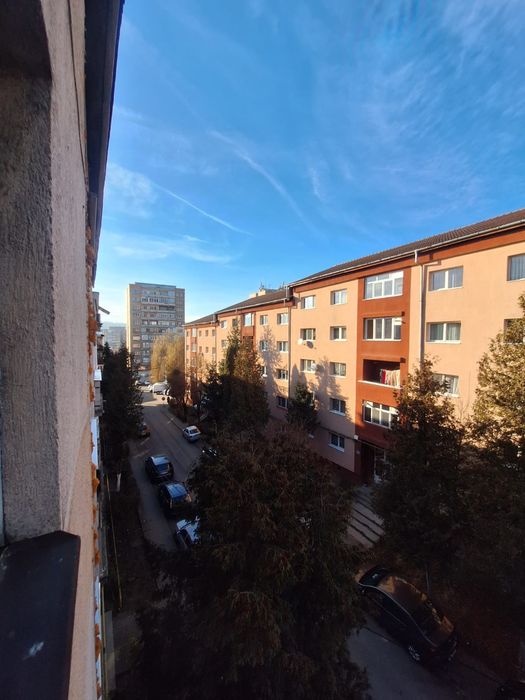 Vând apartament.ent 3 camere