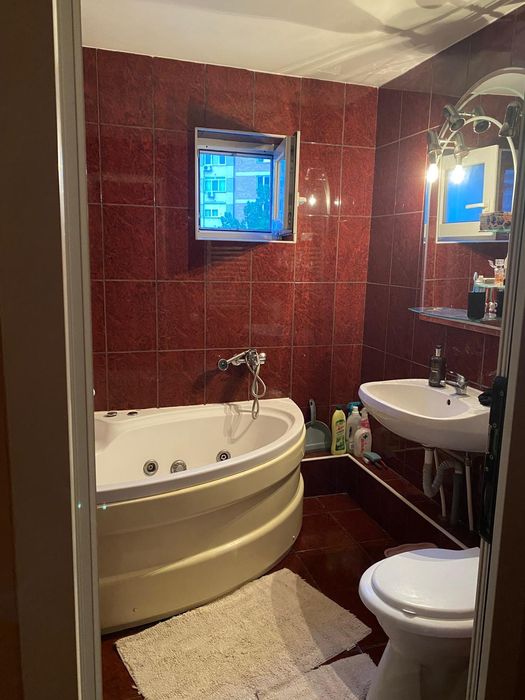 Inchiriez apartament cu 3 camere