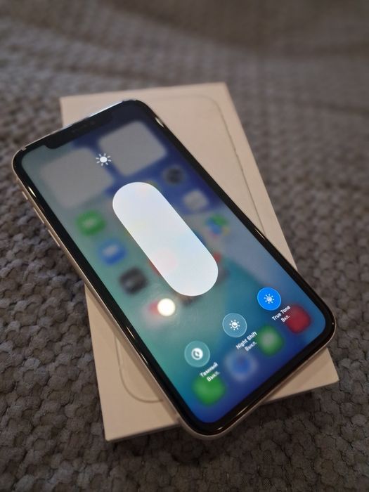 IPhone 11, в хорошем состоянии.