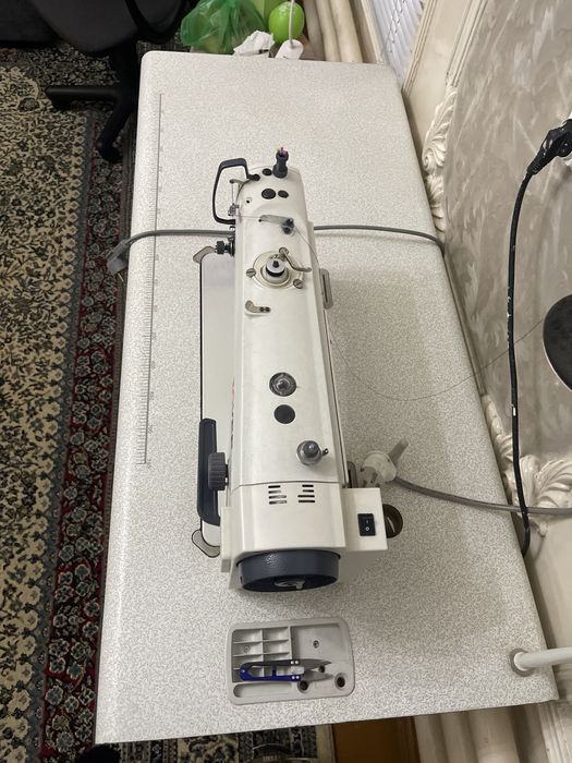 Joyee toʻgʻri chok moshina.