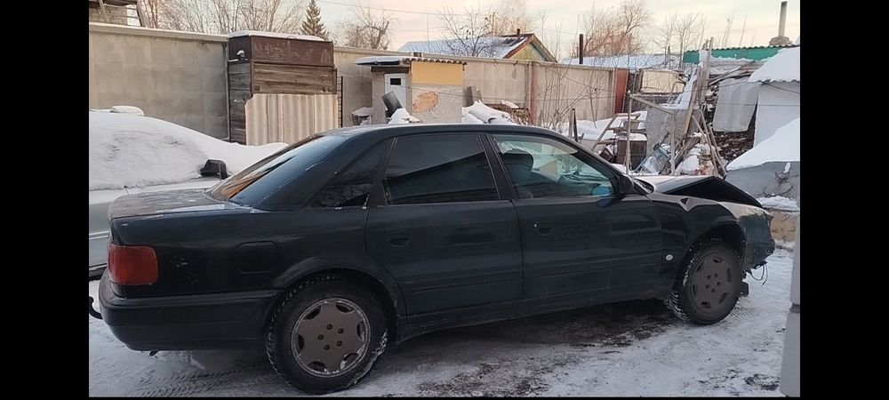 Продам Ауди 100 в аварийном состоянии