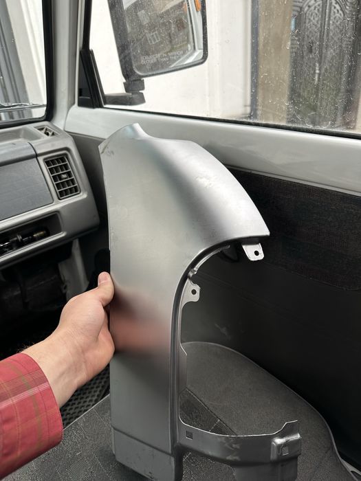 Damas oldi o’ng taraf krilo