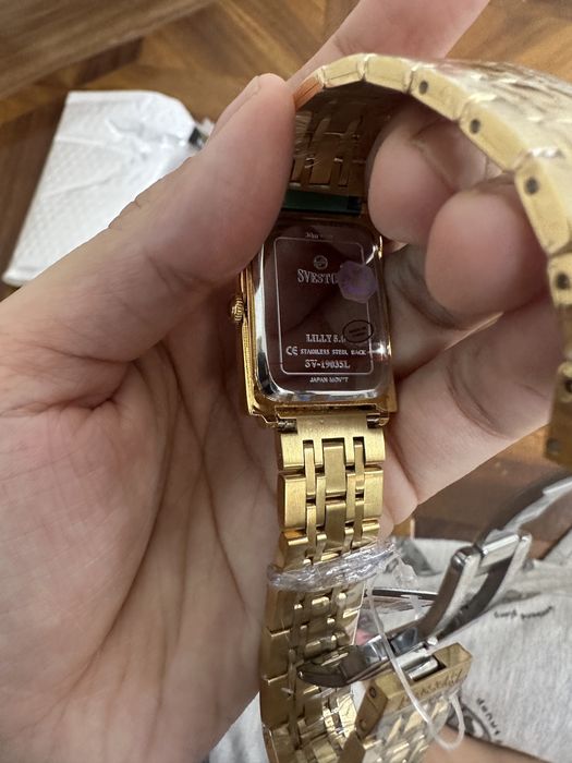 Продам часы новые