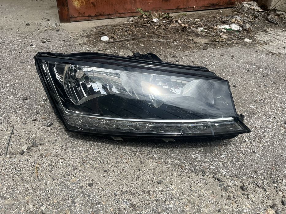 Фар за Skoda Fabia III Facelift/ Шкода Фабиа 3 Фейслифт