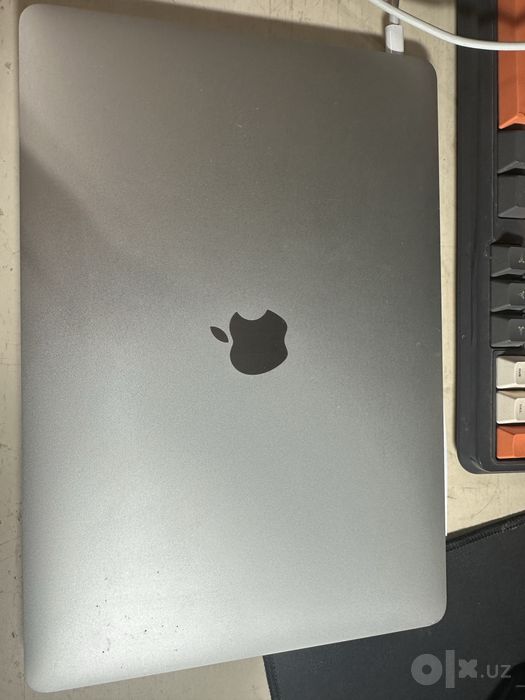 I6/256 Macbook Pro 2O17 256