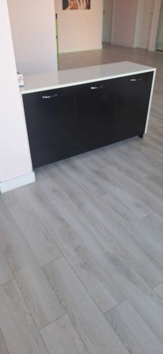 Офис мебели и оборудване