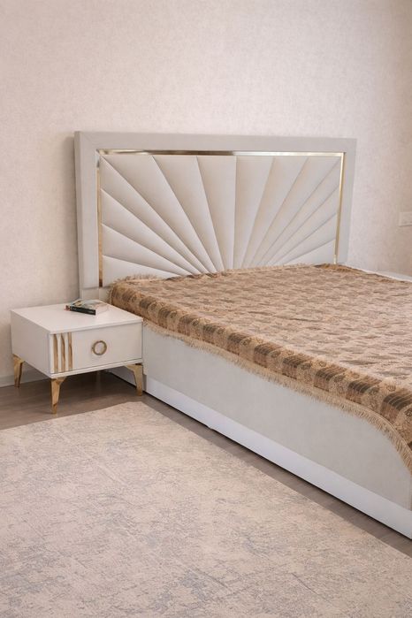 Мебель(кровать,шкаф)