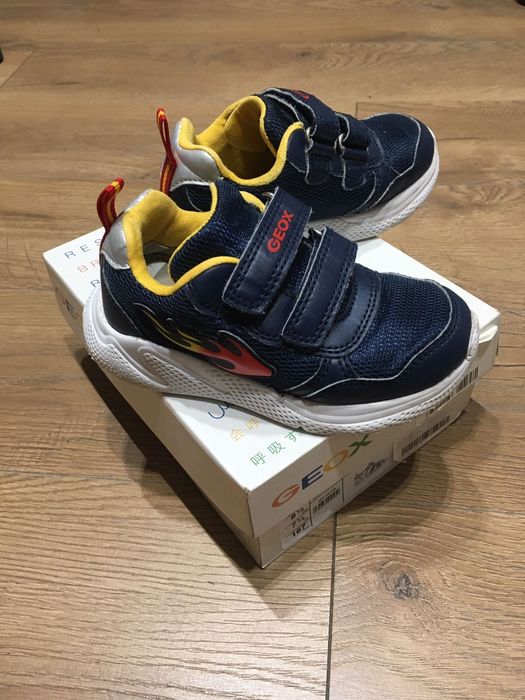 Детские кроссовки 25 размер