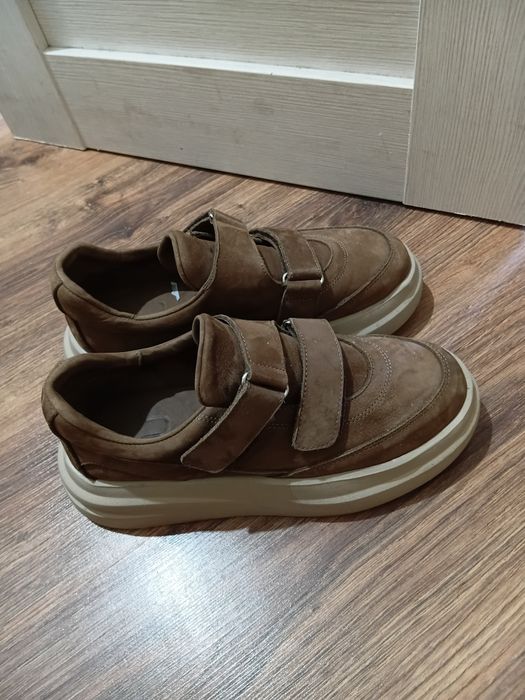 Продам кроссовки