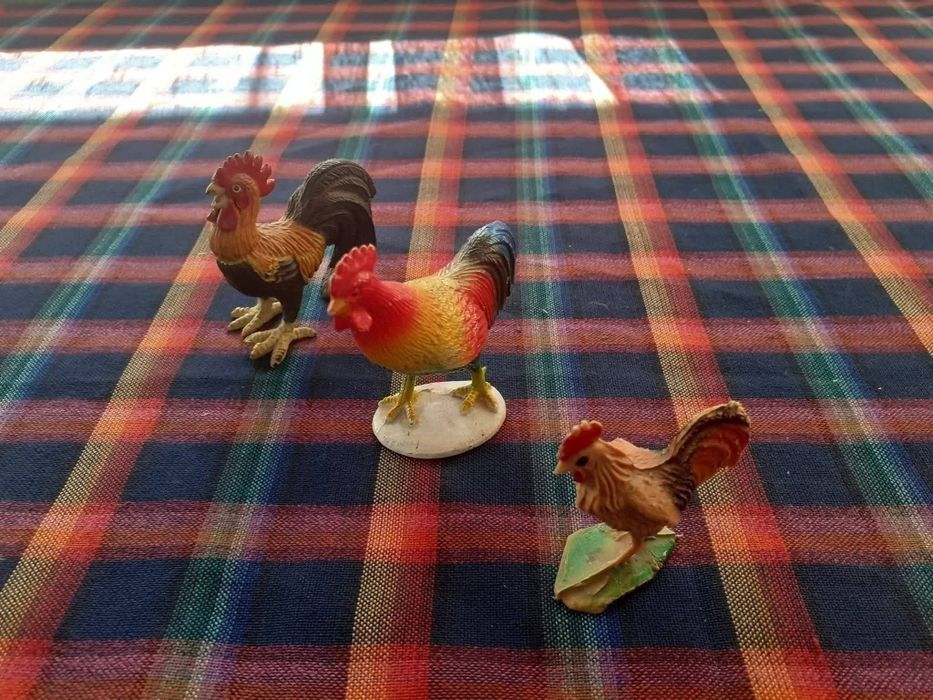 Figurine vechi de colecție.