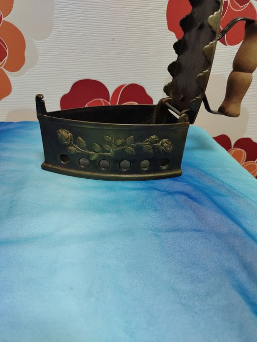 Бронзова ютия на жар