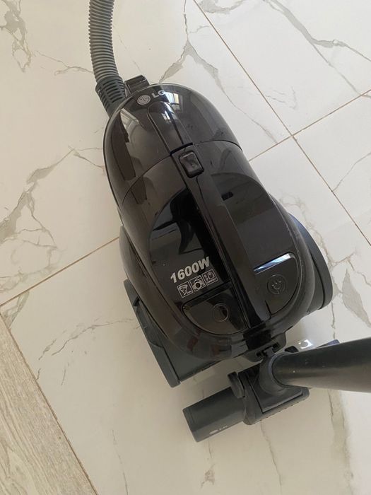 Пылесос LG 1600W