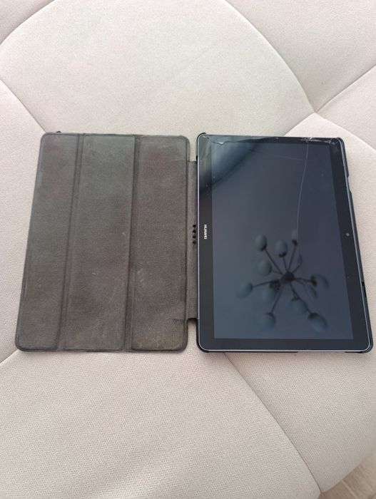 Vand tableta HUAWEI Mediapad T3 10 cu display spart