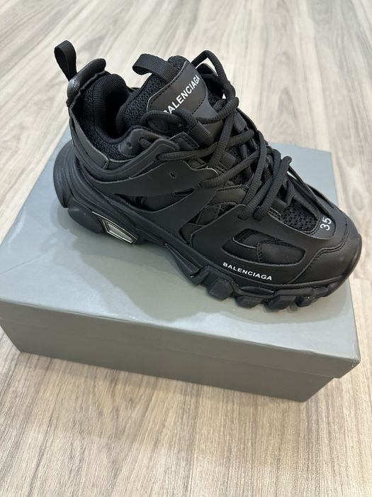 Кроссовка черный