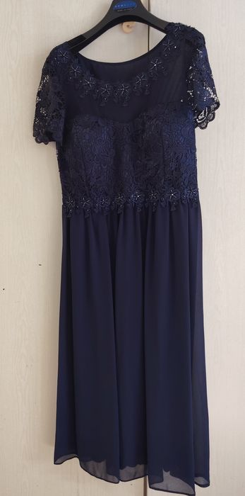 Официална рокля в синьо.