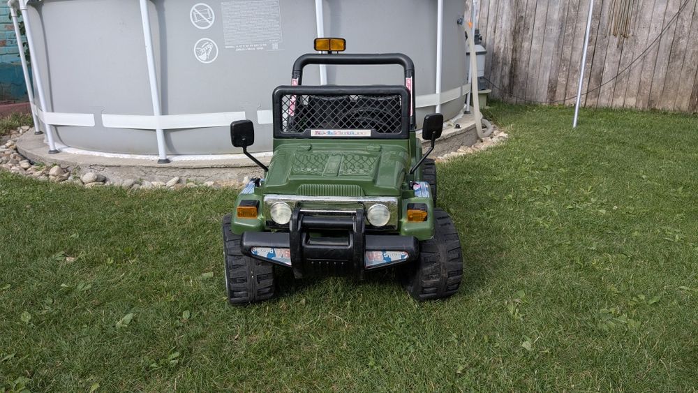 Mașinuță tip Jeep