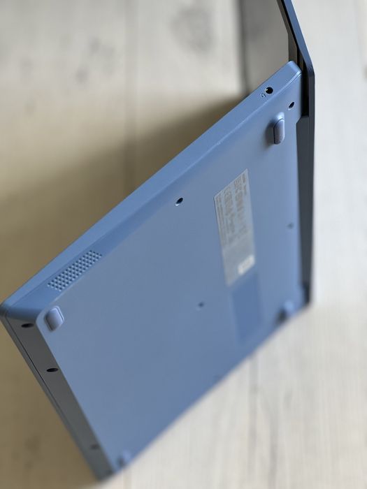 Laptop Lenovo IdeaPad 1 ultra-portabil