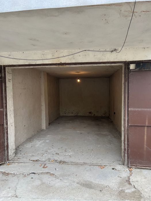 Дава се под наем Гараж / Паркомясто в Пазарджик, Идеален център - 20 кв.м за 76.5 € - Снимка #1