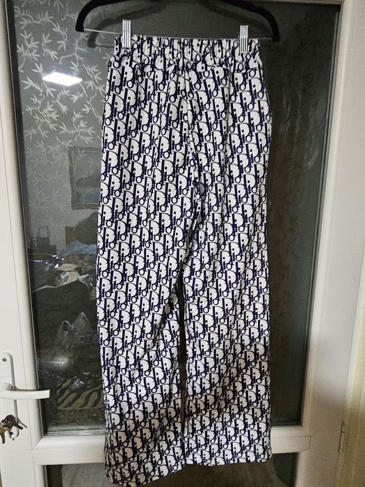 Set format din tricou si pantaloni
