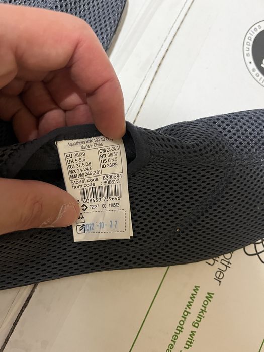 Два чифта аква обувки номер 30-31, 38-39