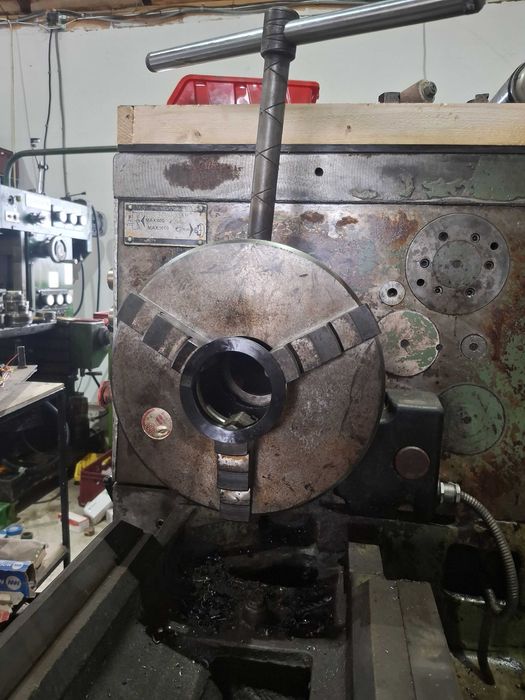 B315 Dispozitiv de strunjit rectificat bacuri universal strung