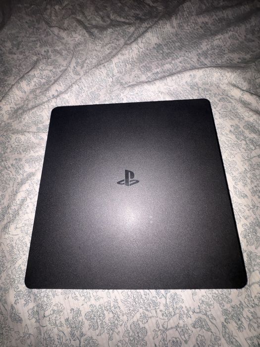 Продам б/у Ps4 (плейстейшен 4)