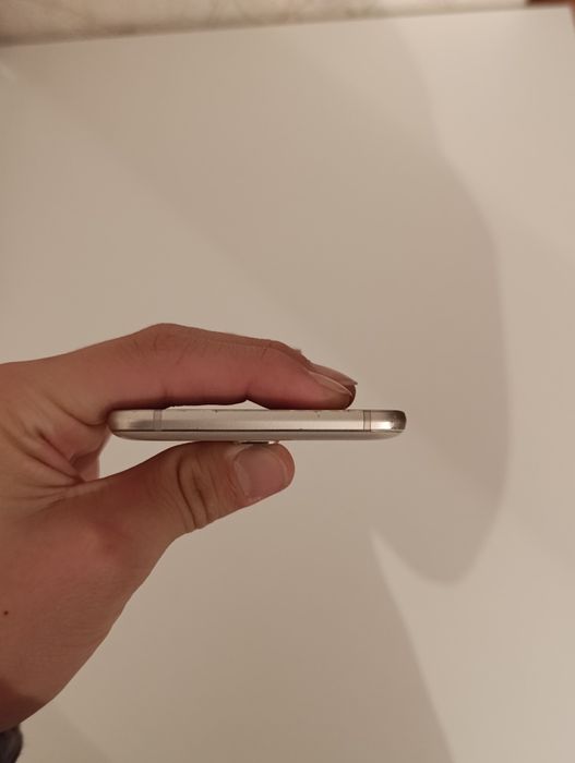 Продам срочно телефон