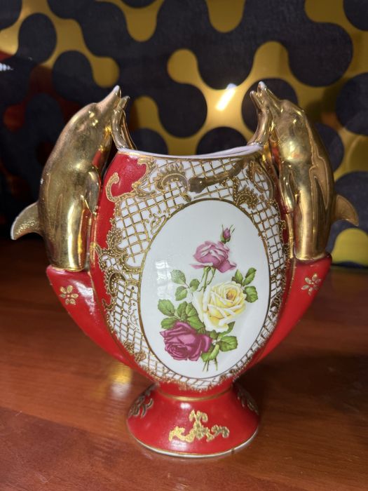 Продаётся две вазыодна болшая торелка