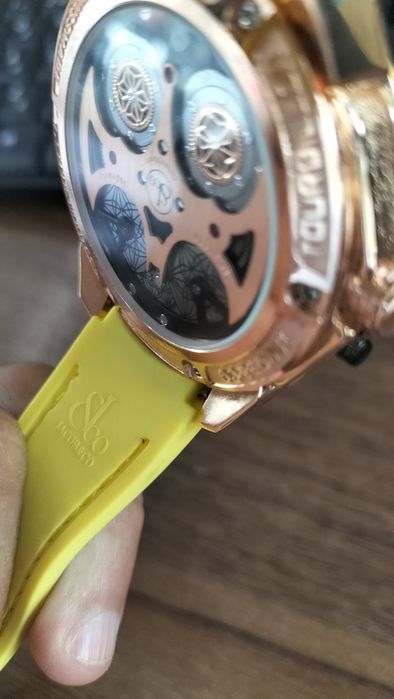 Продам часы новые Jacob & CO