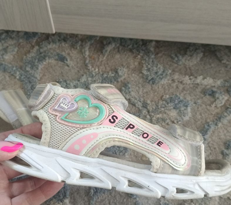 Сандалики на девочку