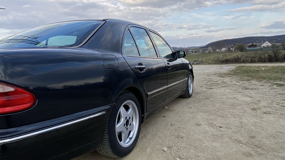 Mercedes E Class E220 W210