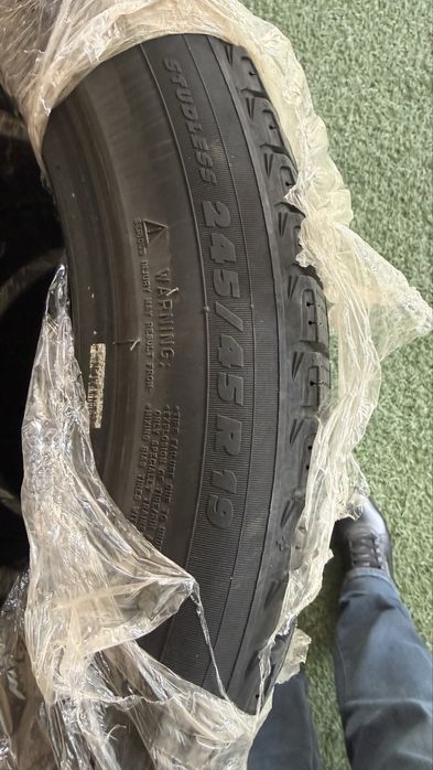 Продам автомобильные шины 245/45R19