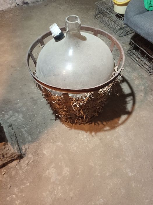 Стъклени дамаджани