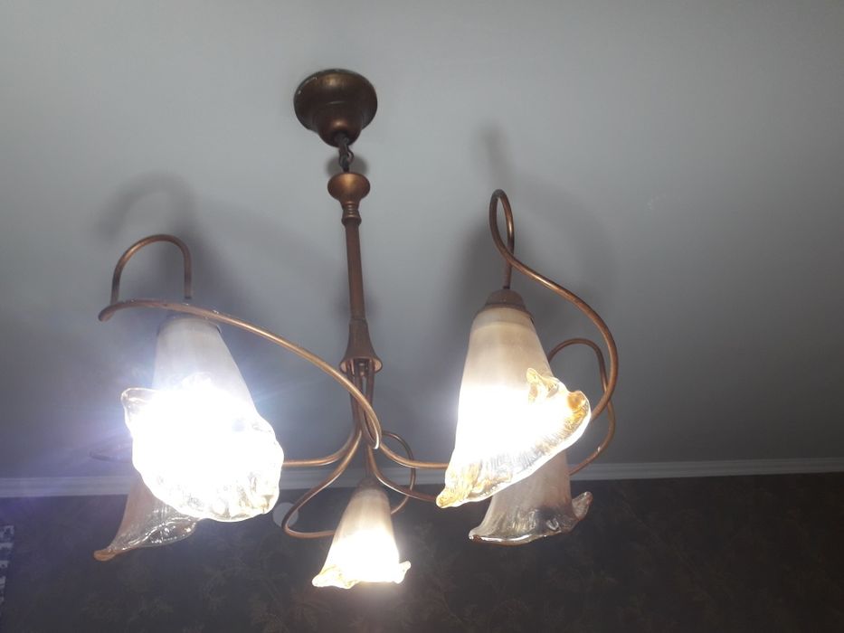 Продам  люстру 5 - рожковую