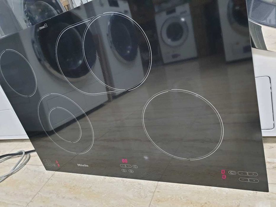 Miele KM552 - Керамичен Плот Котлони 4 зони за Вграждане Миеле