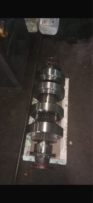 Бустерный  вал КПП кировиц