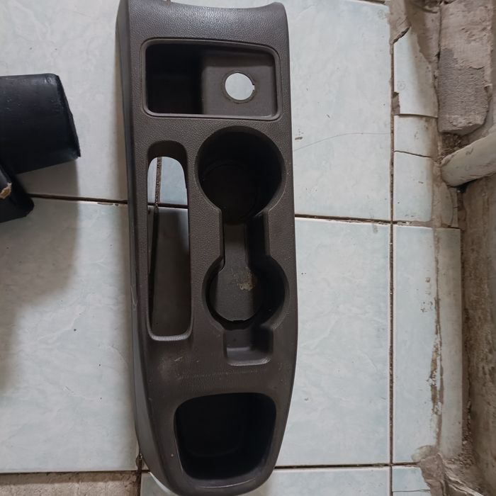 Продам подлокотник на Кобальт