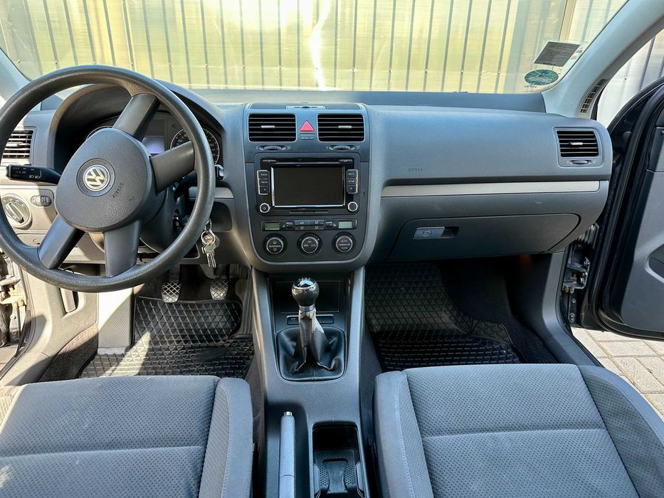 Volkswagen Golf V, 1.6 benzină