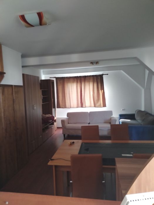 Închiriez apartament