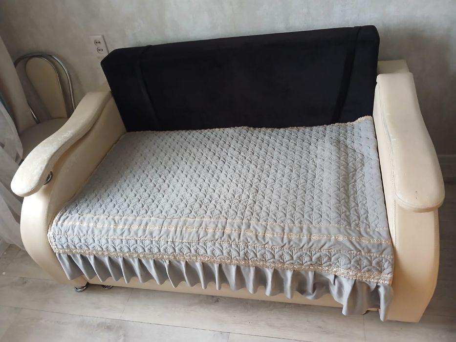 Продается мини диван