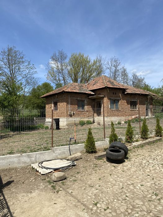 Teren + casa la rosu, Branesti DB