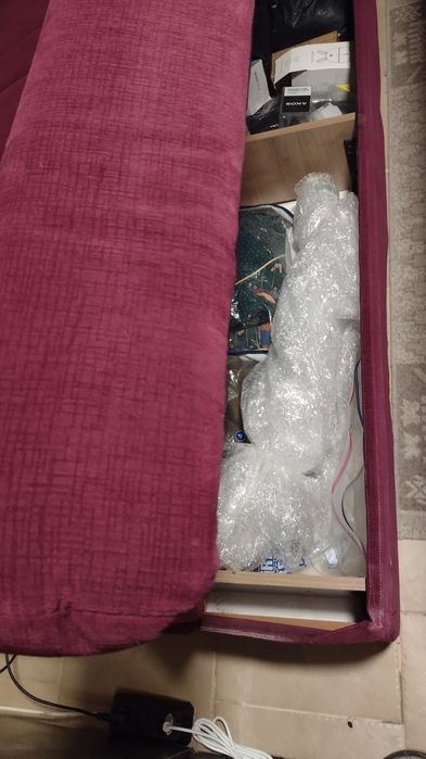 Диван, втора употреба ,клик-клак, разтегателен ,с ракла под него,много