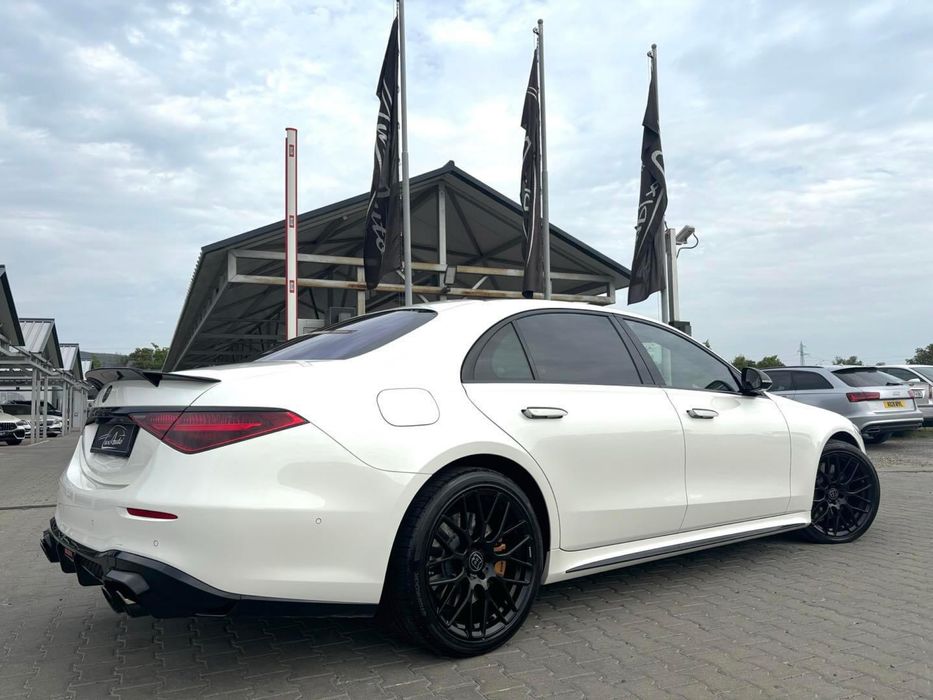 Кола под наем Мерцедес S класа лимозина